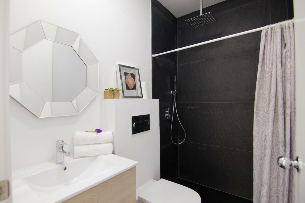 Homeforguest Stylish And Modern Apartment Overlooking Las Canteras Las Palmas de Gran Canárias Exterior foto
